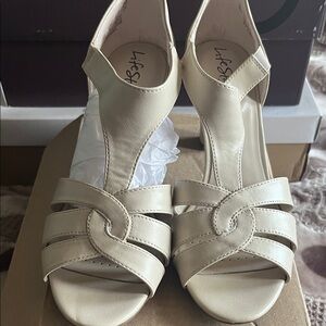 Life Stride Women's Beige Heels
